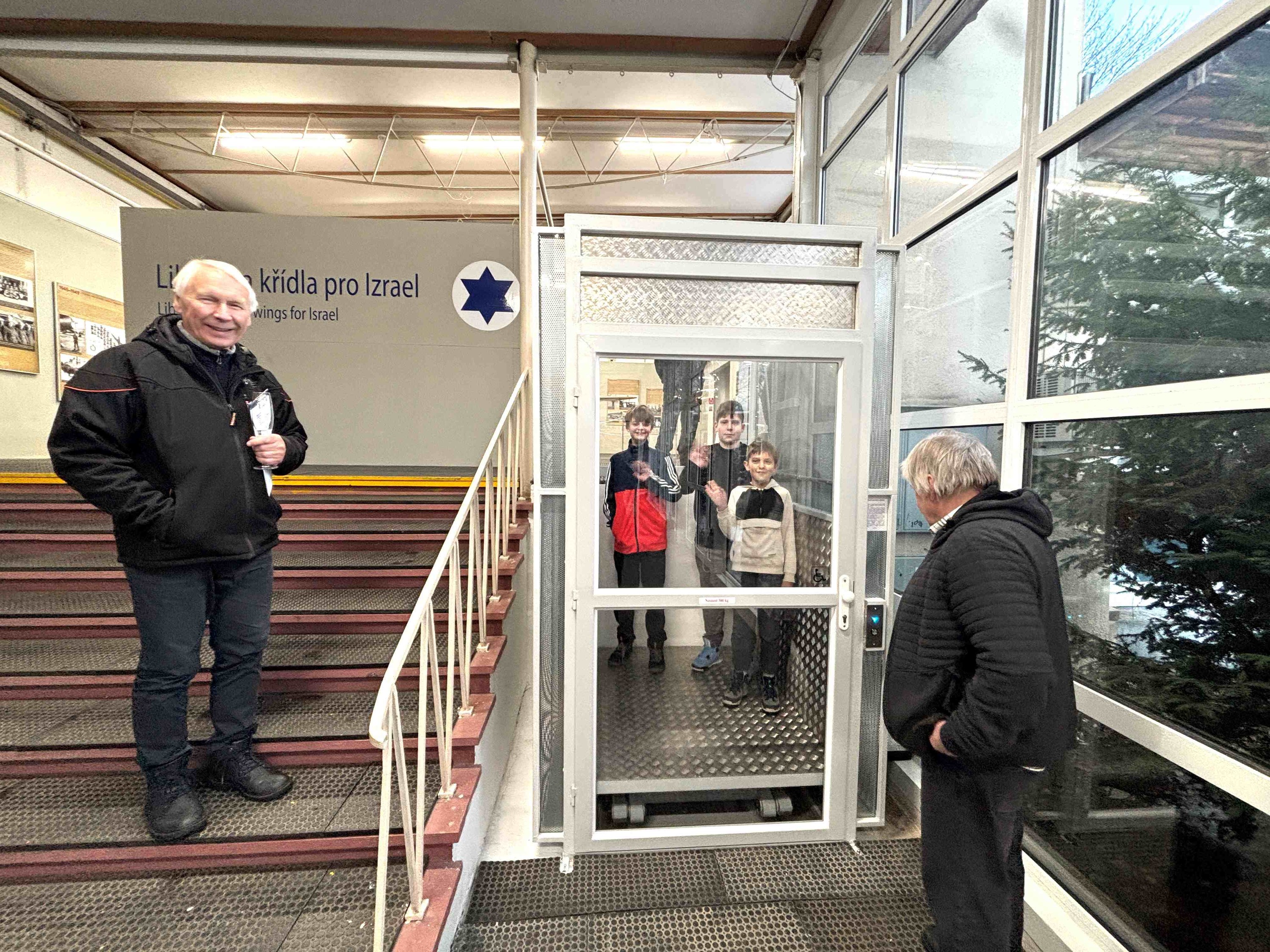 Zdvihací plošina pro TM Liberec