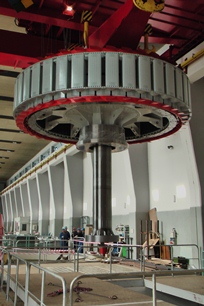 elektrárna Kamýk - usazování rotoru