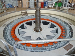 elektrárna Kamýk - usazování rotoru