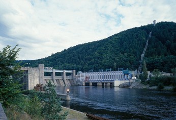 Vodní a přečerpávací elektrárna Štěchovice včetně přivaděče k horní nádrži přečerpávací elektrárny.