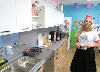„Kuchyňský kout, včetně elektrospotřebičů byl rovněž pořízen díky finančnímu přispění Nadace ČEZ,“ říká Kristýna Hadáčková, zakladatelka Dětské skupiny BiBouch.