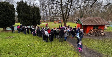 Zrekonstruované dětské hřiště v prostorách přilehlé školní zahrady již oficiálně slouží malým dětem předškolního věku z Mateřské školy Tachov, Prokopa Velikého 1255.