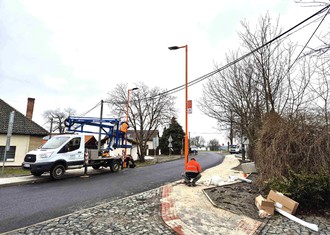 Zvýšit bezpečnost chodců ve Svijanech si dalo za úkol vedení obce.  Konkrétně zde rozhodli o vybudování a nasvícení zcela nového přechodu v místě, kde je nutné přejít z jedné strany komunikace na druhou, aby se lidé dostali k hojně navštěvovanému zámku či pivovaru. Realizace projektu si vyžádala 280 587 korun, z toho na osvětlení získala obec 120 000 korun od Nadace ČEZ v rámci grantu Oranžový přechod. 