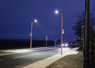 Zvýšit bezpečnost chodců ve Svijanech si dalo za úkol vedení obce.  Konkrétně zde rozhodli o vybudování a nasvícení zcela nového přechodu v místě, kde je nutné přejít z jedné strany komunikace na druhou, aby se lidé dostali k hojně navštěvovanému zámku či pivovaru. Realizace projektu si vyžádala 280 587 korun, z toho na osvětlení získala obec 120 000 korun od Nadace ČEZ v rámci grantu Oranžový přechod. 